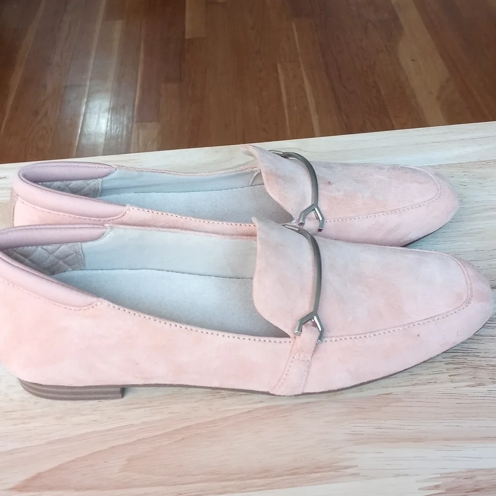 Women flat's